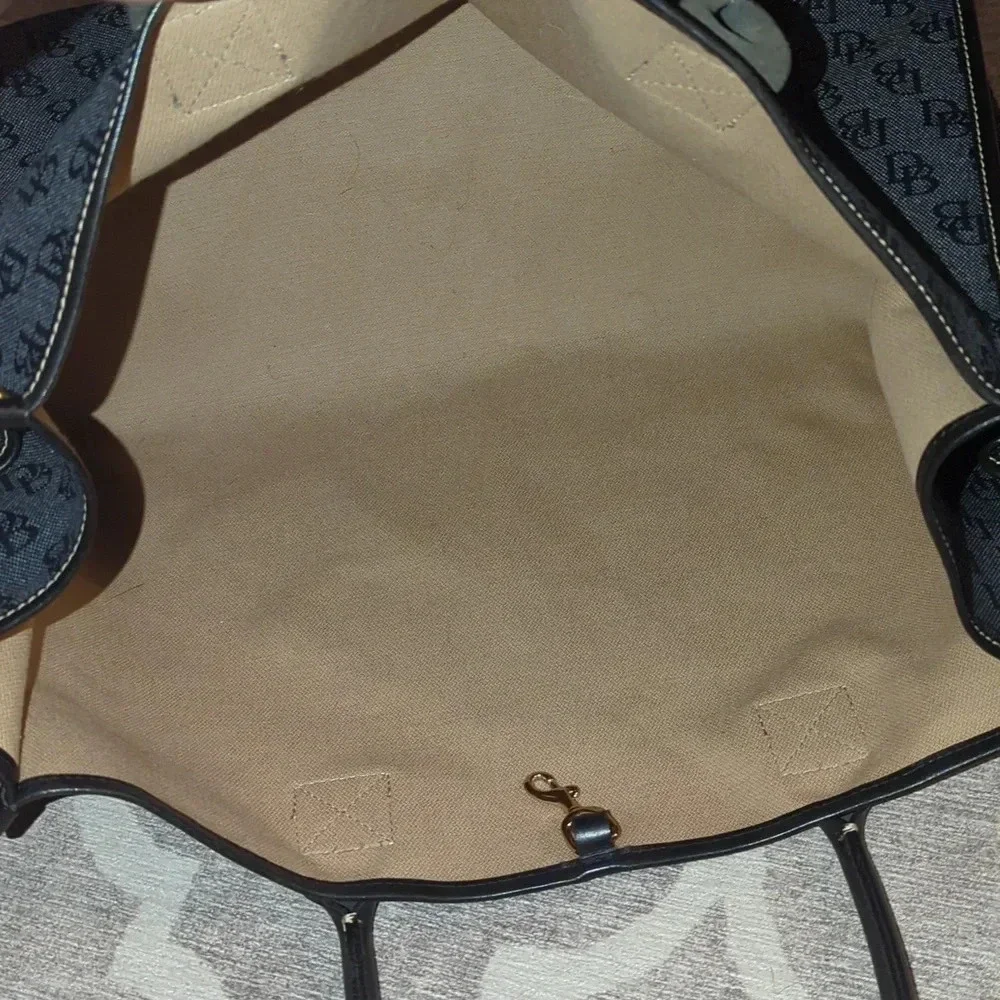 Dooney & Bourke Signature Jacquard Extra Large Bag Canvas with Leather Handles - Picture 8 of 10